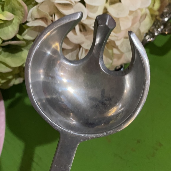 Easter Vintage Estate Old Cabin Rabbit Handle pewter salad/spoon serving pieces - Picture 7 of 8
